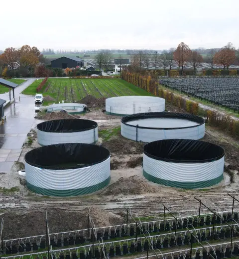 Buren'deki yumuşak meyve çiftliğinde 6 su tankı
