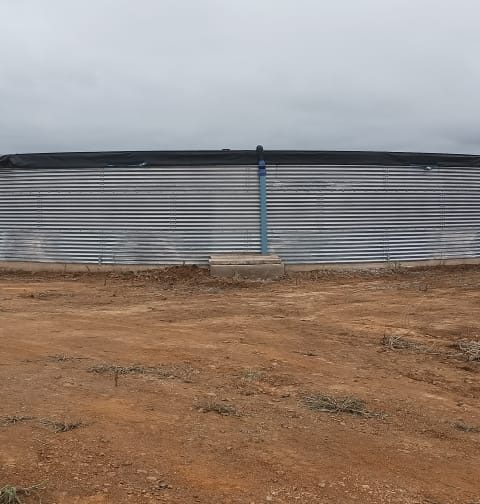 Mısır ve hayvan yemi için su tankı, Angola
